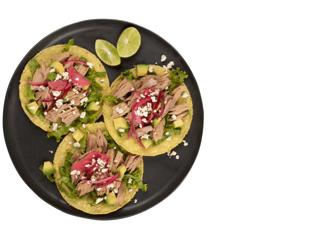 Chalupas de atún con aguacate